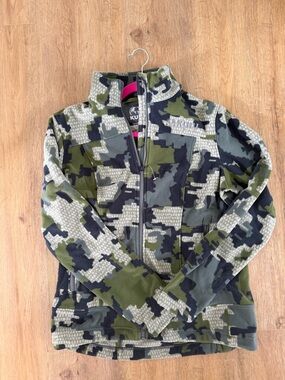 KUIU ladies Camouflage Fleece Jacket - Green Camo NWOT